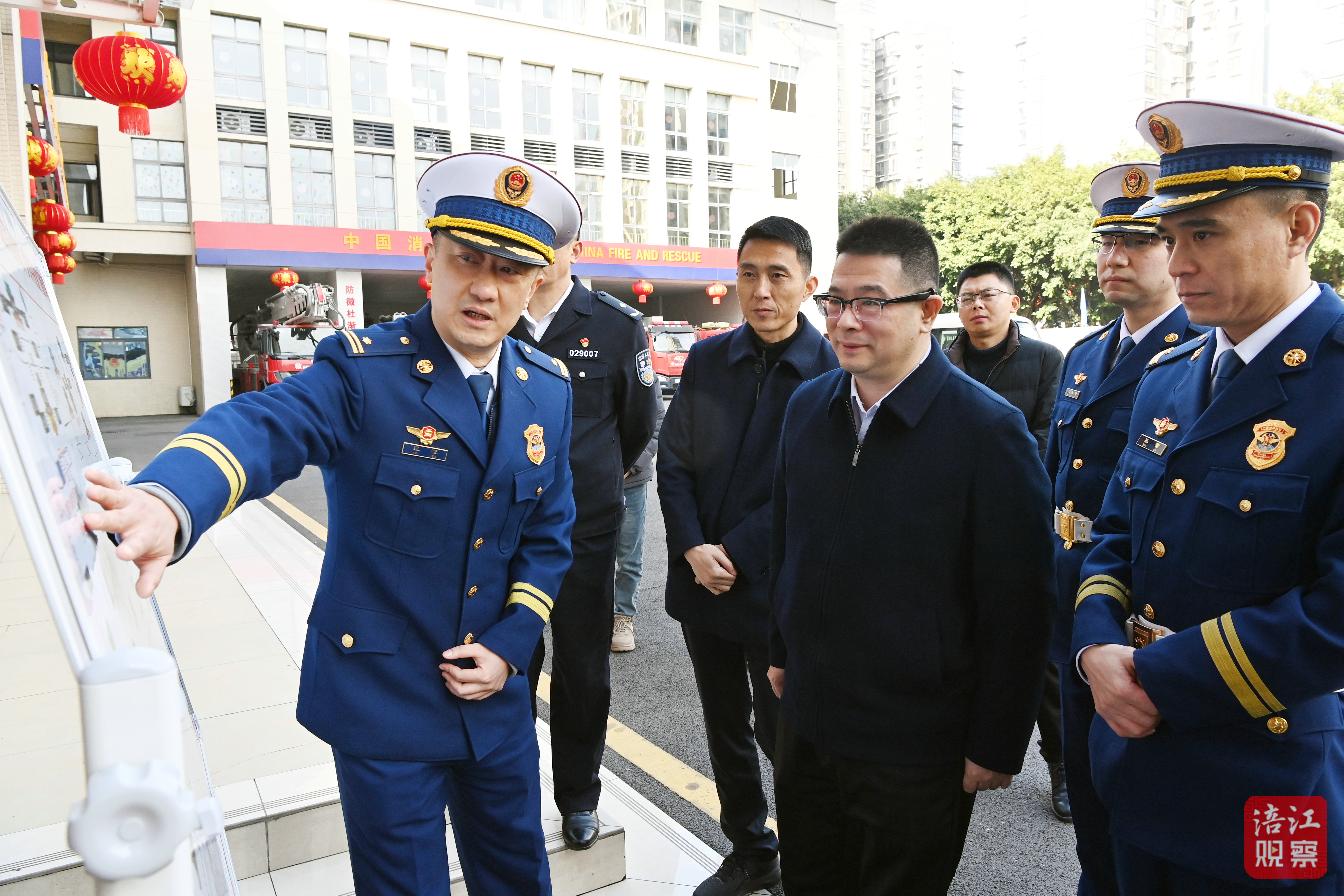 2025年1月27日，李云檢查節(jié)日供應(yīng)、安全穩(wěn)定工作‘，慰問一線職工3  張莉 攝.jpg